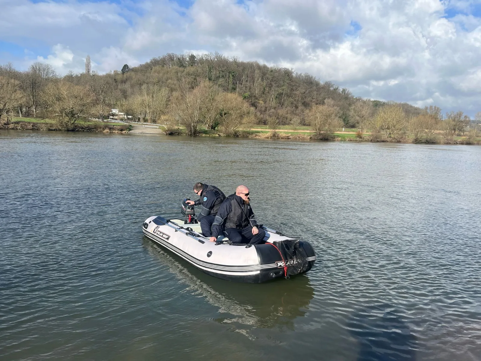 Rettungstransportboot RTB der Tierrettung Unterland auf dem Wasser